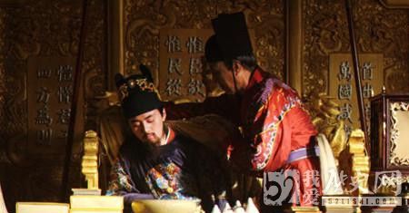 崇祯是怎么斗魏忠贤的？