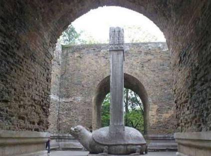 康熙身为一个清朝皇帝 为什么他要去明朝皇帝的陵墓呢