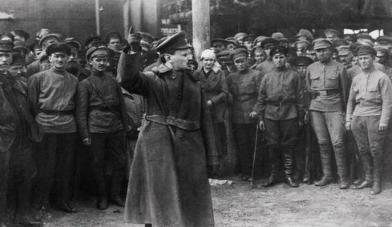 斯大林在与托洛茨基的斗争中 他是如何夺取军权的