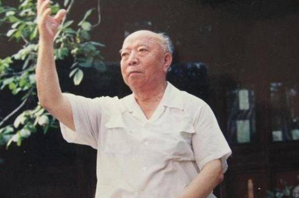 揭秘:梁必业为什么死后不进八宝山