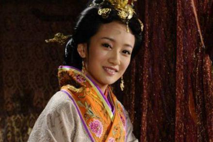 勾践的皇后雅鱼为什么回到越国后自杀了