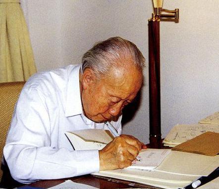 钱伟长是怎么成为终身校长的 他是在哪一年逝世的