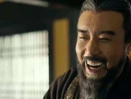 孔融让梨的故事众人皆知 为什么曹操会以不孝的罪名杀了他呢