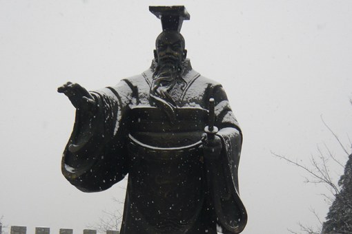 春秋五霸之首齐桓公是怎么陨落的，为什么最后下场令人唏嘘