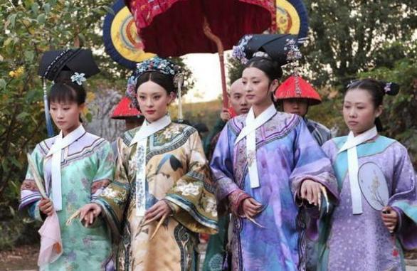 揭秘：清朝后宫嫔妃为什么需要宫女搀扶着走路