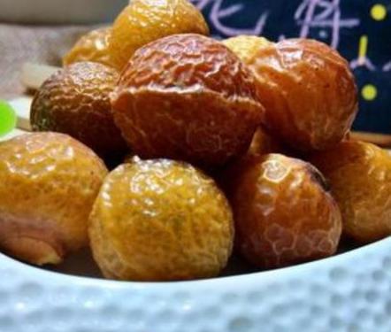 古时候没有洗衣机洗衣粉 那时的妇女是如何洗衣服的