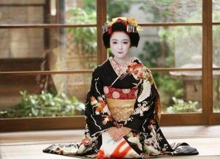 他是一个皇帝为什么会怕一个女人呢 这个女人到底有什么秘密呢