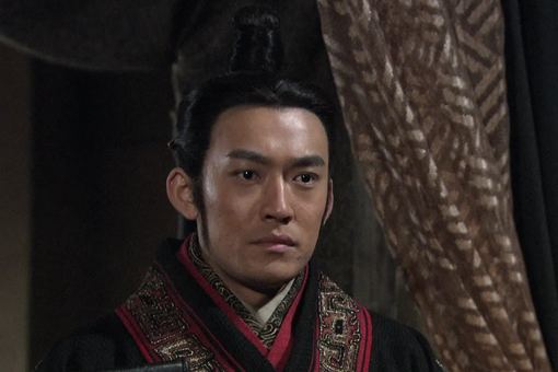 远在燕国的嬴稷为什么在秦武王举鼎而死后继位？