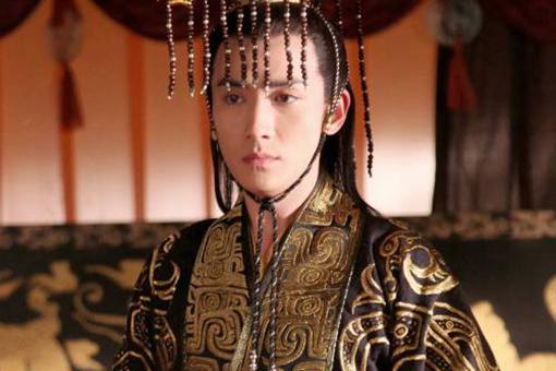 远在燕国的嬴稷为什么在秦武王举鼎而死后继位？