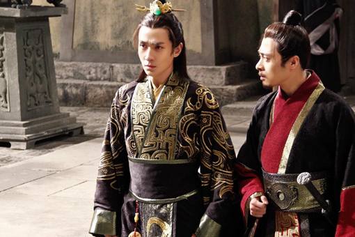 远在燕国的嬴稷为什么在秦武王举鼎而死后继位？