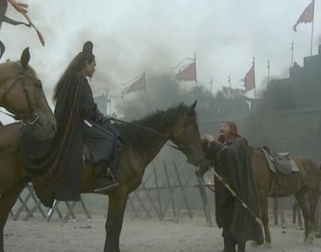 刘伯温和大臣吃饭为什么分析得出皇帝要杀人 看看酒杯就知道了