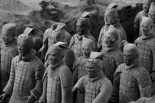 秦国在战国七雄越打越富有是怎么回事？