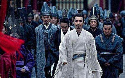 杨修和司马懿相比 为什么曹操只杀杨修呢