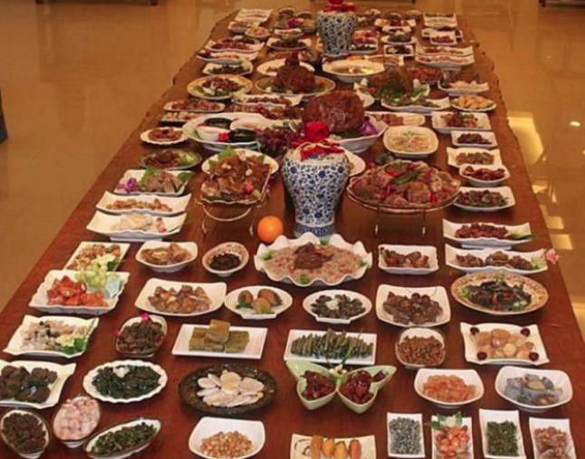 古代皇帝吃不完的剩饭，都是怎么处理的