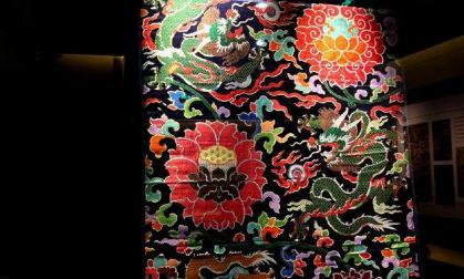 清朝皇帝身上的龙袍都是哪里制作的 该机构位于什么地方