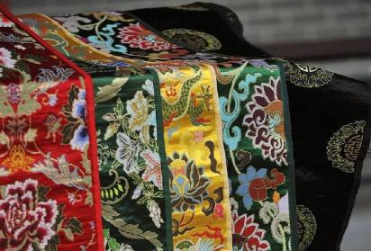 清朝皇帝身上的龙袍都是哪里制作的 该机构位于什么地方