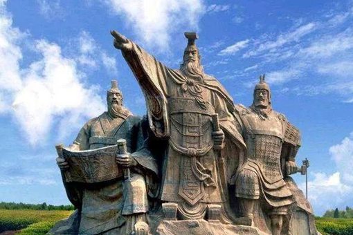 在位前三年沉迷酒色的楚庄王是怎么做到一鸣惊人的？