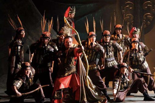 在位前三年沉迷酒色的楚庄王是怎么做到一鸣惊人的？