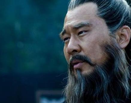 曹操死后为什么刘备会去看望呢 曹丕是怎么对待刘备的态度的