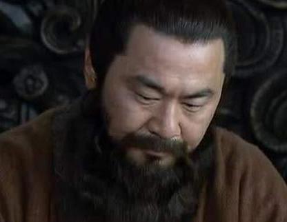 曹操死后为什么刘备会去看望呢 曹丕是怎么对待刘备的态度的