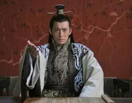 曹操死后为什么刘备会去看望呢 曹丕是怎么对待刘备的态度的