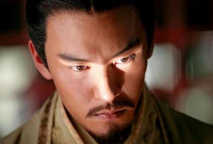 曹操死后为什么刘备会去看望呢 曹丕是怎么对待刘备的态度的