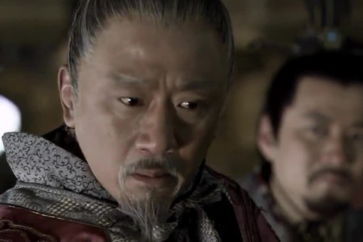 楚平王杀太子建的原因是什么，司马奋扬为什么舍命救太子