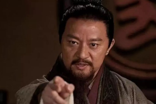 楚平王杀太子建的原因是什么，司马奋扬为什么舍命救太子