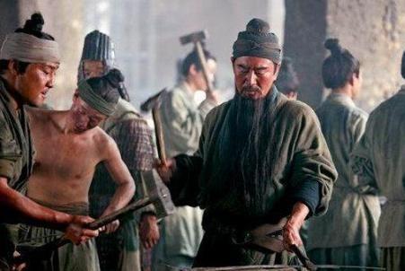 青龙偃月刀里面真的有青龙吗 不然为什么叫这个名字呢