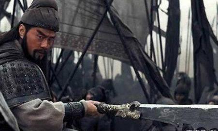 青龙偃月刀里面真的有青龙吗 不然为什么叫这个名字呢