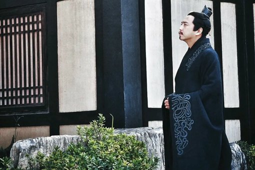 王绾和李斯有什么争论，王绾最后怎么样了