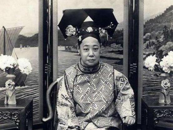 瑾妃不得慈禧喜爱，为什么后来在溥仪面前很有威风