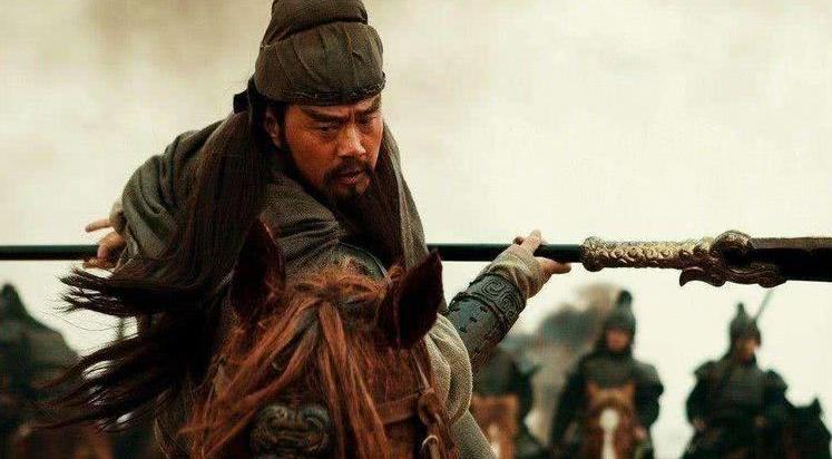 关羽威震华夏,可为什么偏偏惧怕一个丧师之将,还特意写信争功?