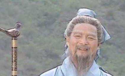 诸葛亮鹅毛扇上的两个字到底有什么玄机 为什么他从来不离手呢