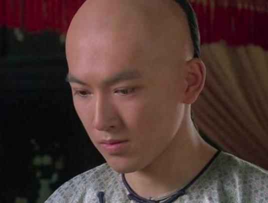 弘时越旨抄八阿哥的家，八阿哥为什么还很高兴