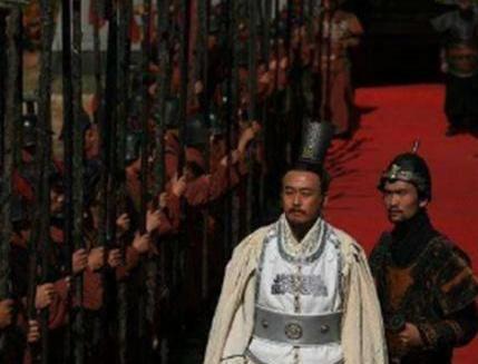 春秋战国时期的佩剑的风俗是怎么出现 为什么会蔓延到整个社会呢