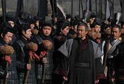 春秋战国时期的佩剑的风俗是怎么出现 为什么会蔓延到整个社会呢