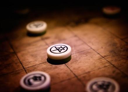 为什么象棋中的老将和帅不能见面 看看那条河就知道了