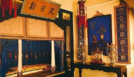 皇帝的床那么小两个人怎么睡呢 他们为什么不换一张大床呢