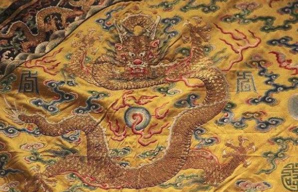 古代皇帝龙袍禁止用水清洗,那夏天怎么办呢