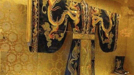 古代皇帝龙袍禁止用水清洗,那夏天怎么办呢