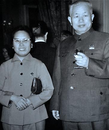 谢富治把谁都不放在眼中，为什么只有黄镇敢在大众广庭之下当面怒喝过他