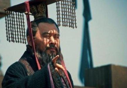 曹操杀吕布的时候,为什么先勒死再砍头示众