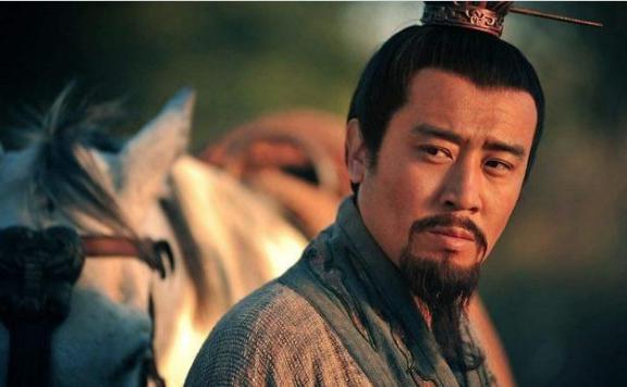 曹操杀吕布的时候,为什么先勒死再砍头示众