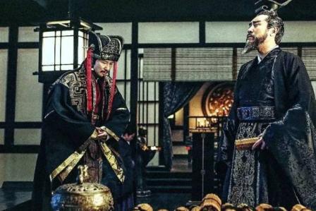 荀彧一心向汉 为什么他不去帮助刘备而是去辅佐曹操呢