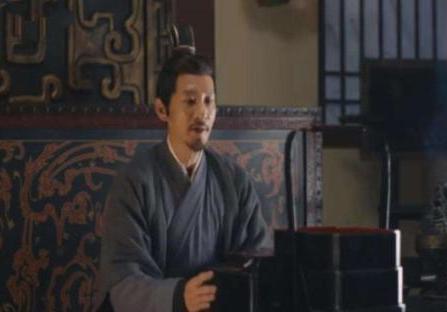 荀彧一心向汉 为什么他不去帮助刘备而是去辅佐曹操呢