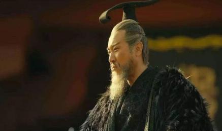 当初许诸提拔了许多人 为什么他的儿子被斩首的时候无人求情呢