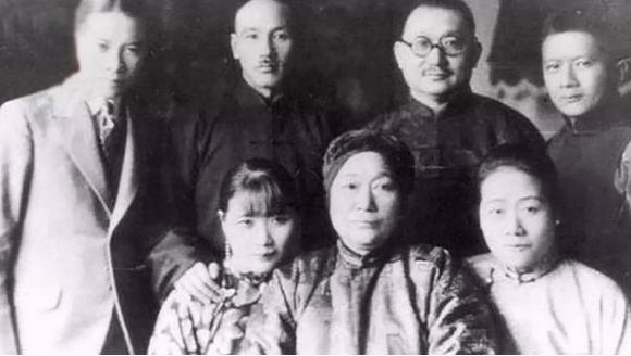 著名的宋氏三姐妹,是怎样一个女人培养出来的