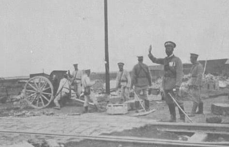 清帝退位时隆裕太后嚎哭不止，大臣们是怎么劝慰她的