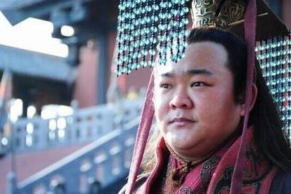 刘禅登基之后 诸葛亮为什么还要独揽大权